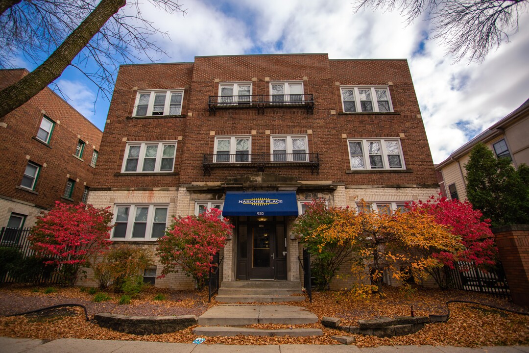 Marquee Communities - East in Milwaukee, WI - Foto de edificio