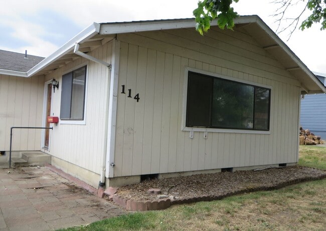 property at 104-114 SW Chandler Dr