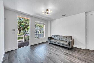 342 Olssen Ave in Fort Lauderdale, FL - Building Photo - Building Photo