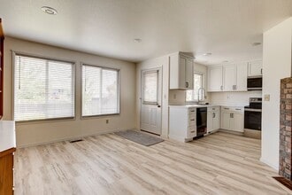 418 SW Erie Cir in Oak Harbor, WA - Building Photo - Building Photo