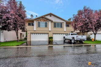 5555 Sapphire Loop in Anchorage, AK - Building Photo - Building Photo