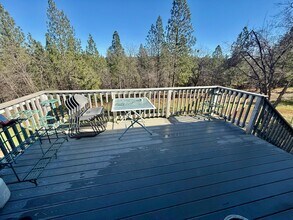 14009 Bitney Springs Rd in Nevada City, CA - Building Photo - Building Photo