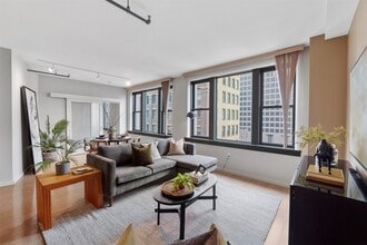 915 Olive St in St. Louis, MO - Building Photo - Building Photo