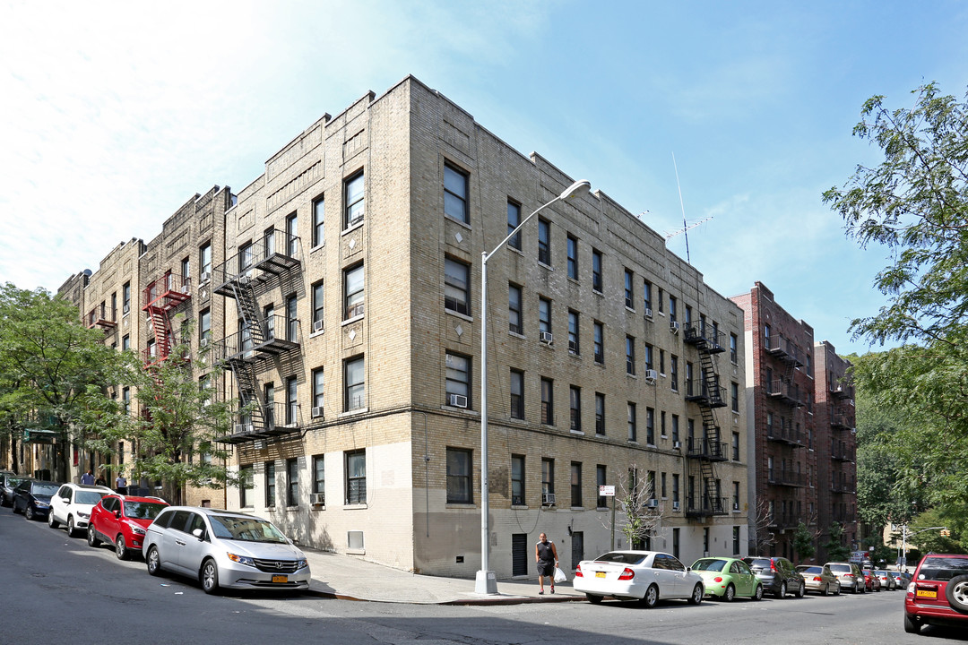 670 W 193rd St in New York, NY - Building Photo