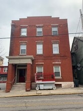 331 Penn St, Unit 2 in Huntingdon, PA - Building Photo - Building Photo