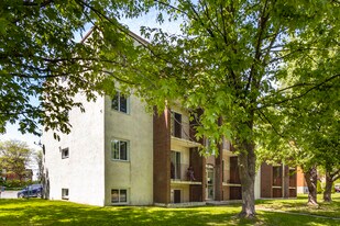 315 Seigneurial O in St-Bruno-de-Montarville, QC - Building Photo