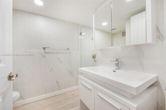 10421 SW 76th St in Miami, FL - Building Photo - Building Photo