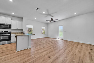 183 Sandhill Pines Dr in Santa Rosa Beach, FL - Foto de edificio - Building Photo