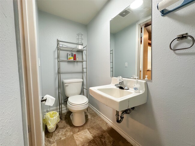 property at 702 N Richmond Rd