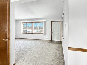 276 Dawn Ave in Shoreview, MN - Building Photo - Building Photo