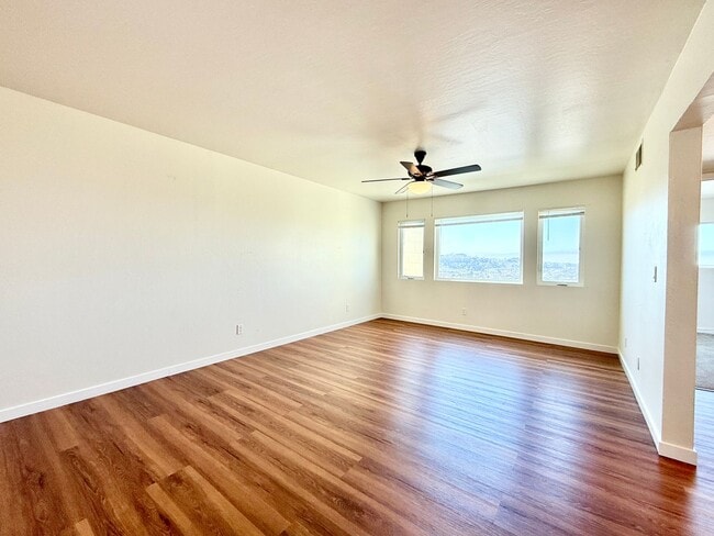 670 Hillside Blvd in Daly City, CA - Foto de edificio - Building Photo