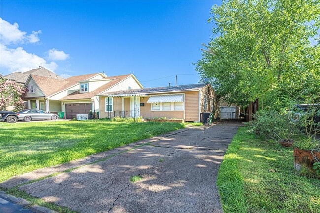 1726 Du Barry Ln in Houston, TX - Building Photo - Building Photo