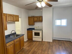 171 Center Ave, Unit Apt 1 in Middleboro, MA - Foto de edificio - Building Photo