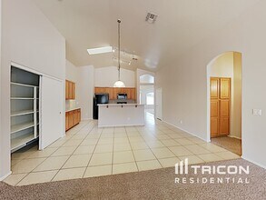 7928 W Gibson Ln in Phoenix, AZ - Building Photo - Building Photo