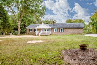 7680 Sifford Rd in Stanley, NC - Building Photo - Building Photo