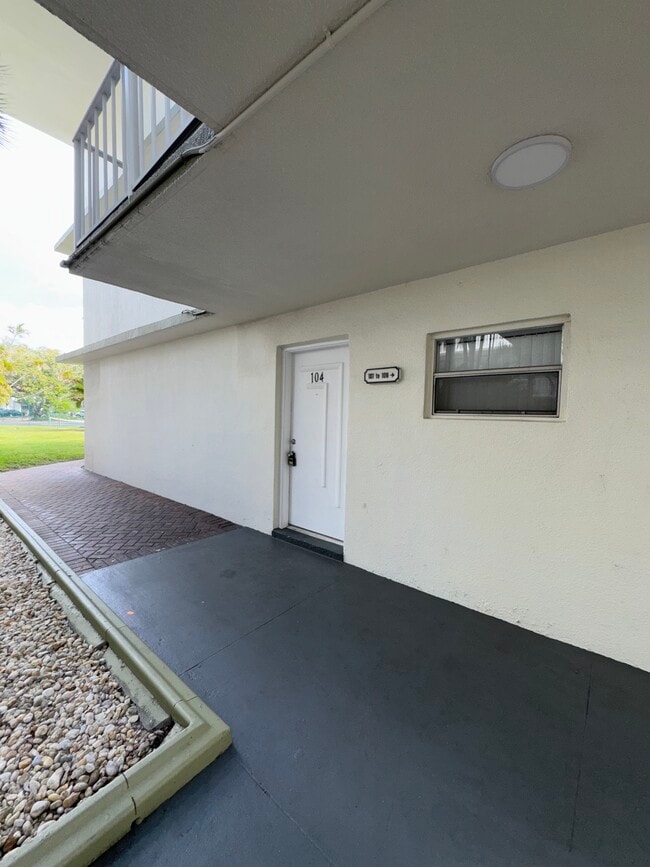 4235 N University Dr