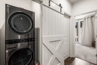 449 Parkway Dr NE in Atlanta, GA - Building Photo - Building Photo