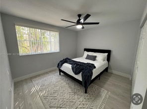 6155 NW 186th St, Unit 305 in Hialeah, FL - Foto de edificio - Building Photo