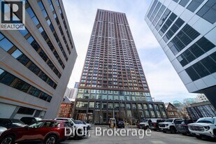 25 Selby St in Toronto, ON - Building Photo