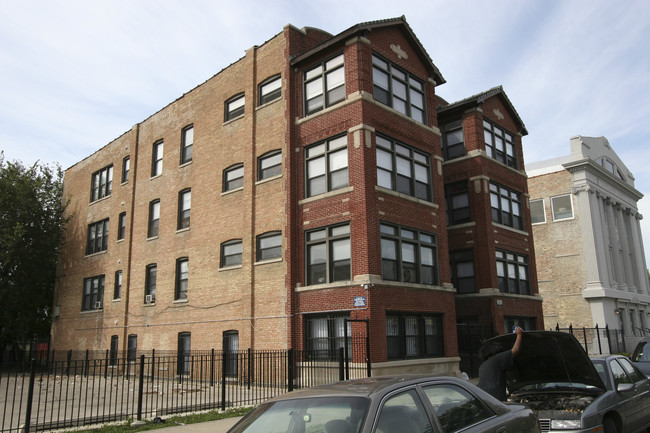 3745 W Douglas Blvd in Chicago, IL - Building Photo - Building Photo