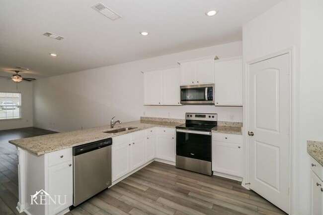 14121 Hacienda Ests Dr in Elgin, TX - Building Photo - Building Photo