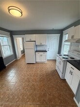 87 Maple Ave in West Warwick, RI - Building Photo - Building Photo