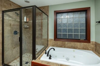 8700 Wooded Point Dr in Johnston, IA - Building Photo - Building Photo