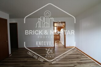 2409 Holbrook Dr in Knoxville, TN - Building Photo - Building Photo