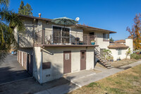 1207 Post St in Redlands, CA - Foto de edificio - Building Photo