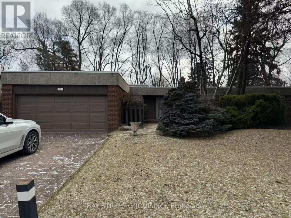 29 Suncrest Dr in Toronto, ON - Building Photo