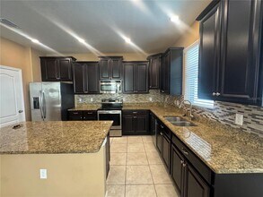 1912 Hawks View Dr in Ruskin, FL - Building Photo - Building Photo