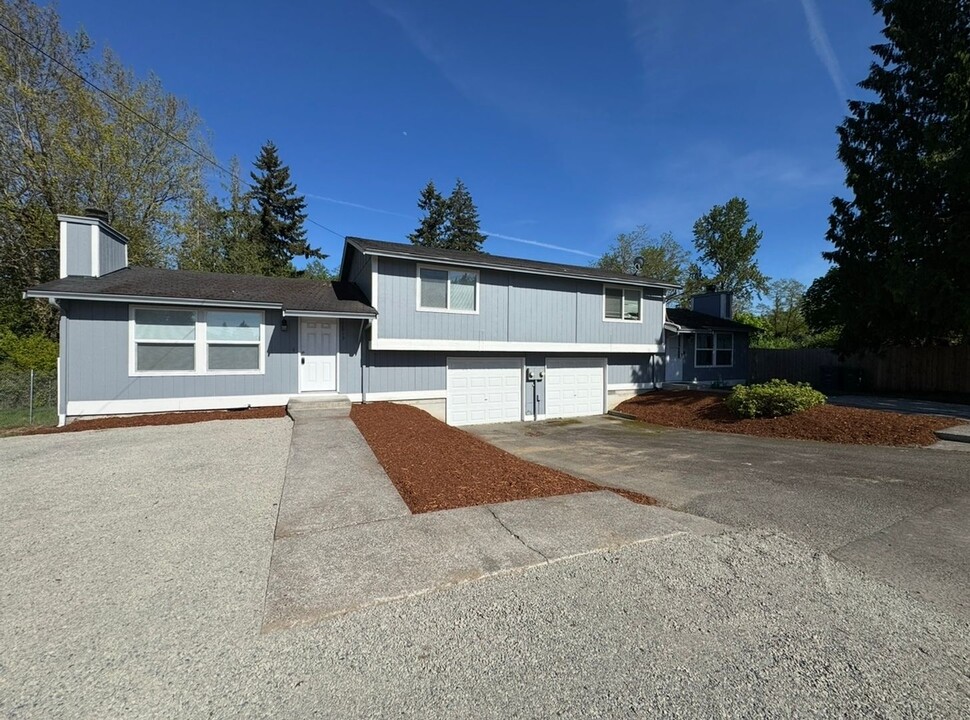 12821-12821 Waller Rd E in Tacoma, WA - Building Photo
