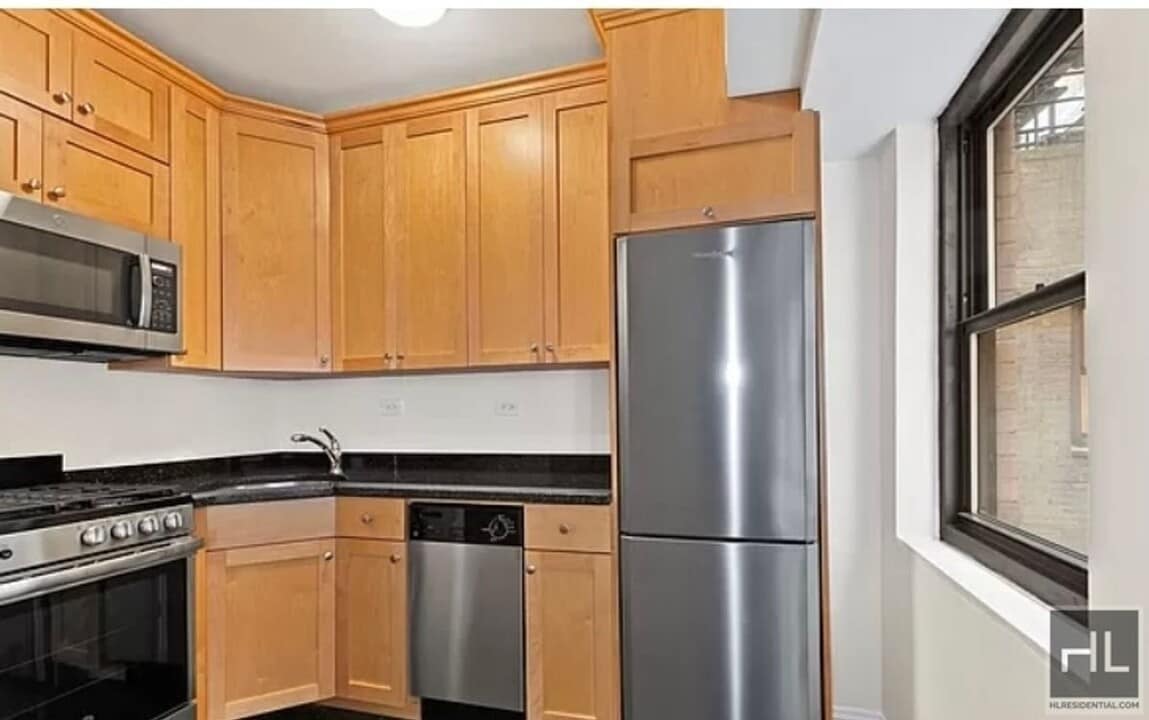 EAST 56 STREET in New York, NY - Building Photo