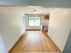 1735 Carlson Dr in Klamath Falls, OR - Building Photo - Building Photo