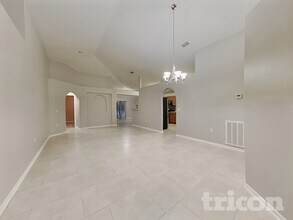 1304 Alhambra Crest Dr in Ruskin, FL - Building Photo - Building Photo