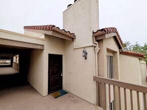 4852 Cabana Dr, Unit 307 in Huntington Beach, CA - Building Photo - Building Photo