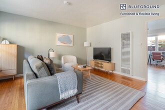 327 Hawthorne Ave in Palo Alto, CA - Foto de edificio - Building Photo