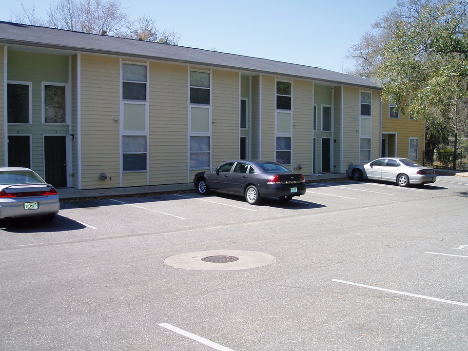 Lone Oak Townhomes in Tallahassee, FL - Building Photo