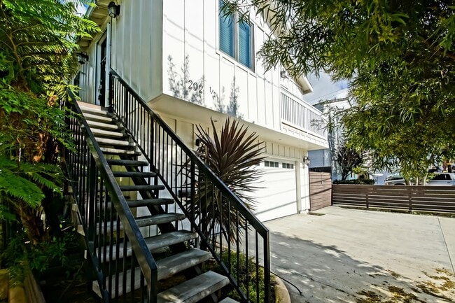 202 Whiting St in El Segundo, CA - Building Photo - Building Photo