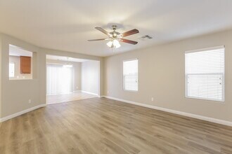 10186 W Glen Aire Ave in Las Vegas, NV - Foto de edificio - Building Photo
