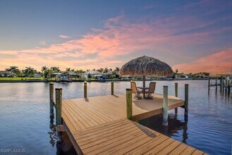 2810 SW 49th Terrace in Cape Coral, FL - Foto de edificio - Building Photo