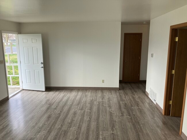 1032 Lowry St in Moses Lake, WA - Building Photo - Building Photo