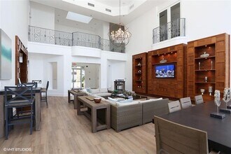 3205 NE 184th St in North Miami Beach, FL - Foto de edificio - Building Photo