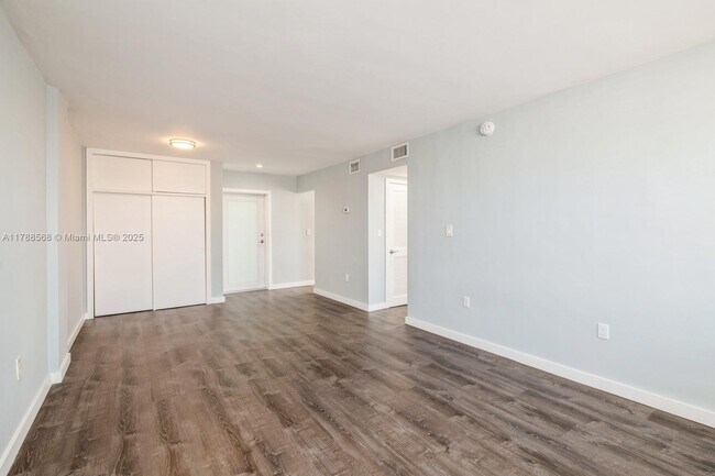 910 Jefferson Ave in Miami Beach, FL - Building Photo - Building Photo