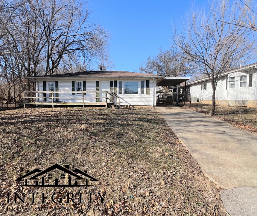 802 Broadway St in Waynesville, MO - Building Photo