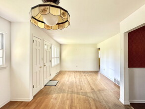 5 Blue Creek Ln in Latham, NY - Building Photo - Building Photo