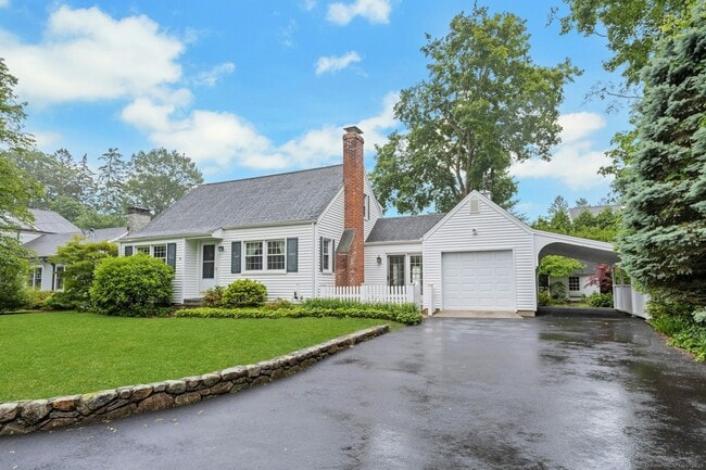 54 Oak Grove Pl in New Canaan, CT - Building Photo - Building Photo