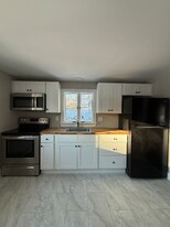 131 Durham Rd, Unit Unit B in Freeport, ME - Building Photo