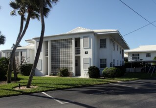 Martinique North Condominiums in Bradenton Beach, FL - Foto de edificio - Building Photo