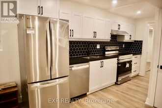 1300 Ridgebank Dr in Oakville, ON - Building Photo - Building Photo